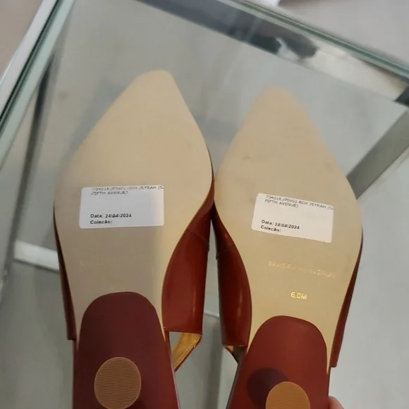 Saks Fifth Ave Patent Leather Wine kittenHeel slingback shoe Size 6 like new WOB - Picture 7 of 8